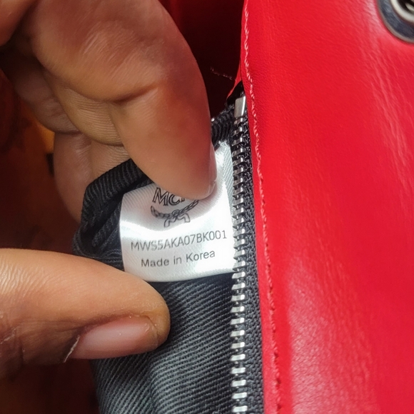Beautiful pre-owned authentic MCM - Picture 8 of 16